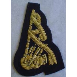 Band Pipe Arm Badge in Gold
