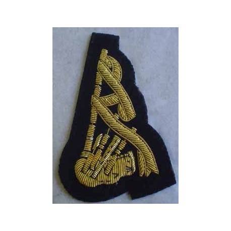 Band Pipe Arm Badge in Gold