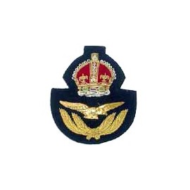 RAF Officer’s cap badge with king’s crown